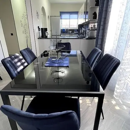 Boutique Family Design Near Sea Vilă *