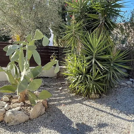 Boutique Family Design Near Sea Vilă